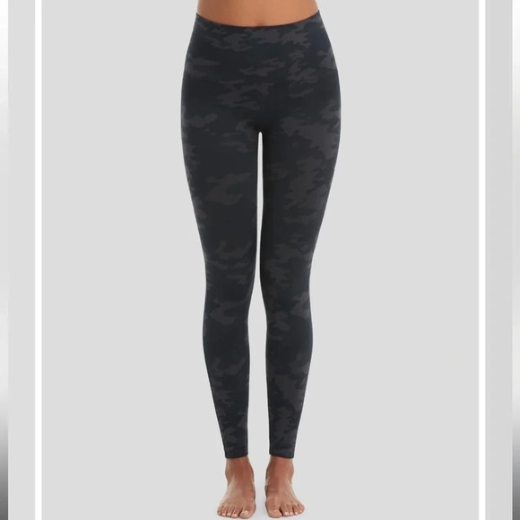 SPANX EcoCare Seamless Leggings Black Camo - Picture 6 of 9